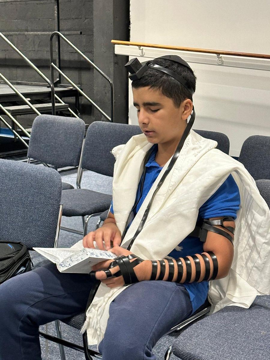 Landow student at tefillah